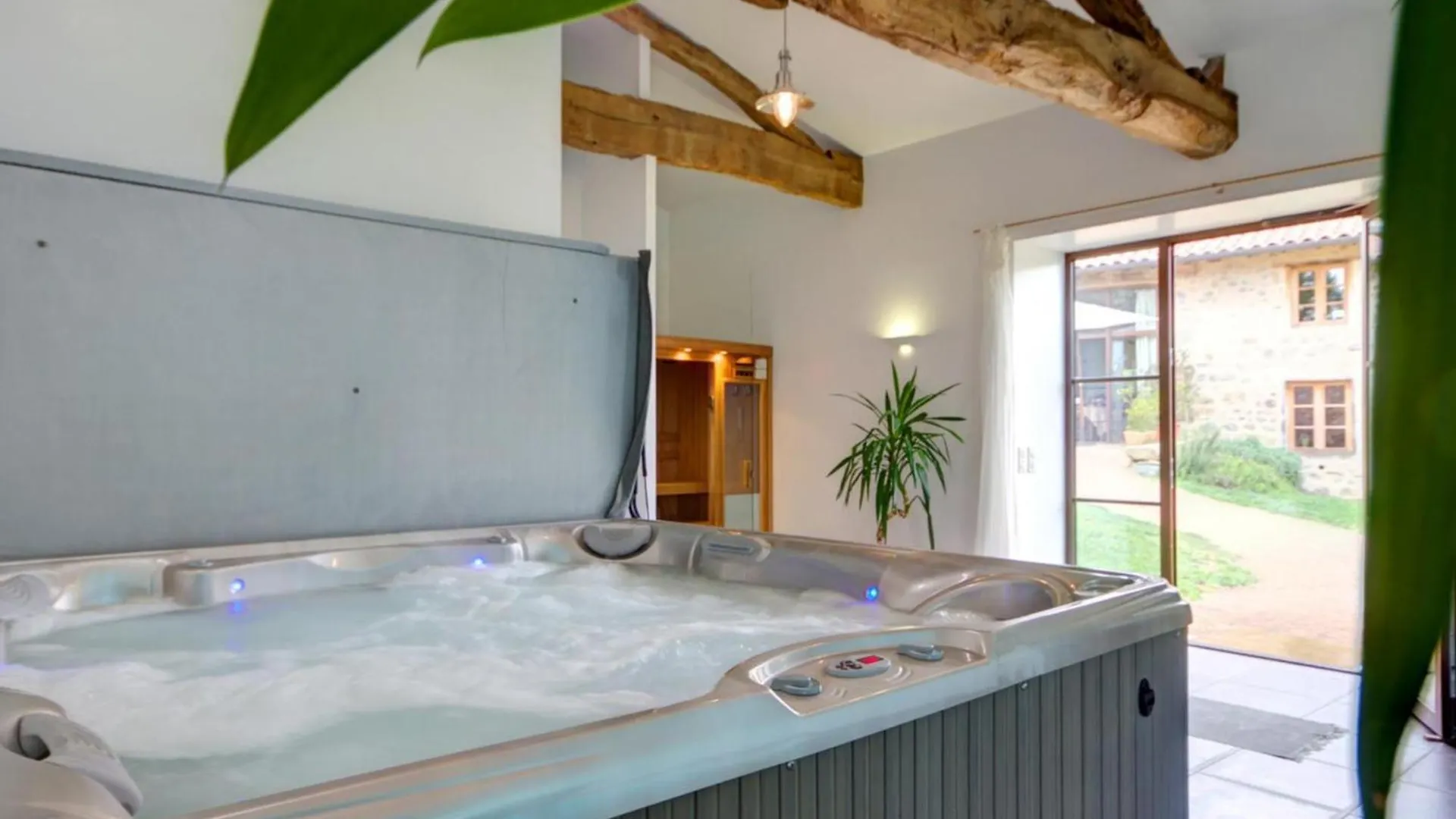 Gite De Charme Avec Spa, Sauna Et Jardin Pour 12 Personnes - Fr-1-496-54 Saint-Just-la-Pendue 0*,  Frankrig