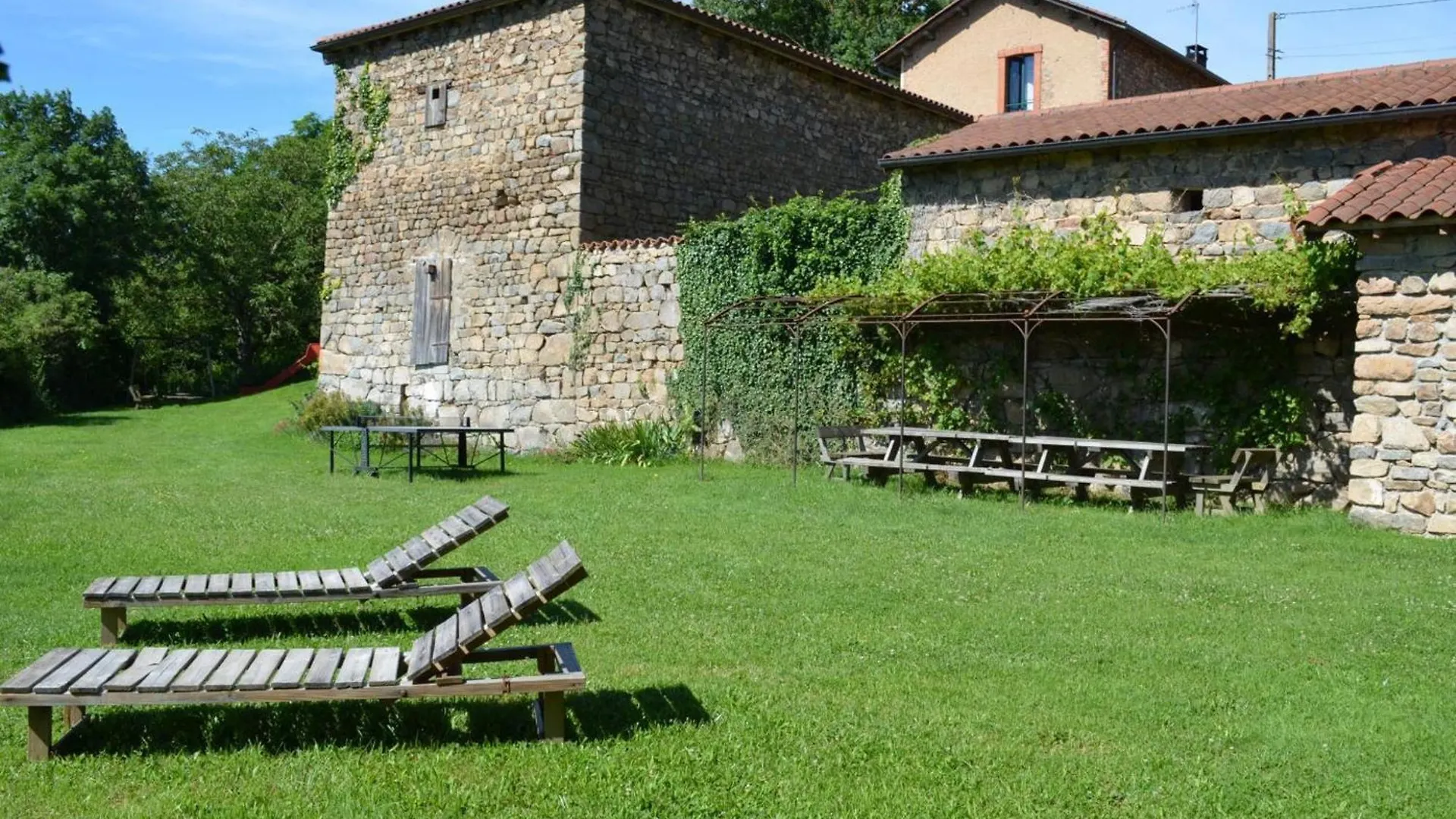 Gite De Charme Avec Spa, Sauna Et Jardin Pour 12 Personnes - Fr-1-496-54 Saint-Just-la-Pendue