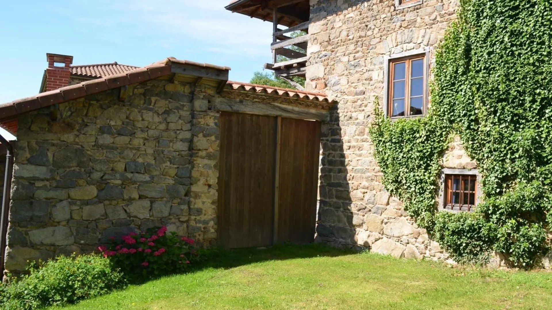 Gite De Charme Avec Spa, Sauna Et Jardin Pour 12 Personnes - Fr-1-496-54 Saint-Just-la-Pendue Holiday home