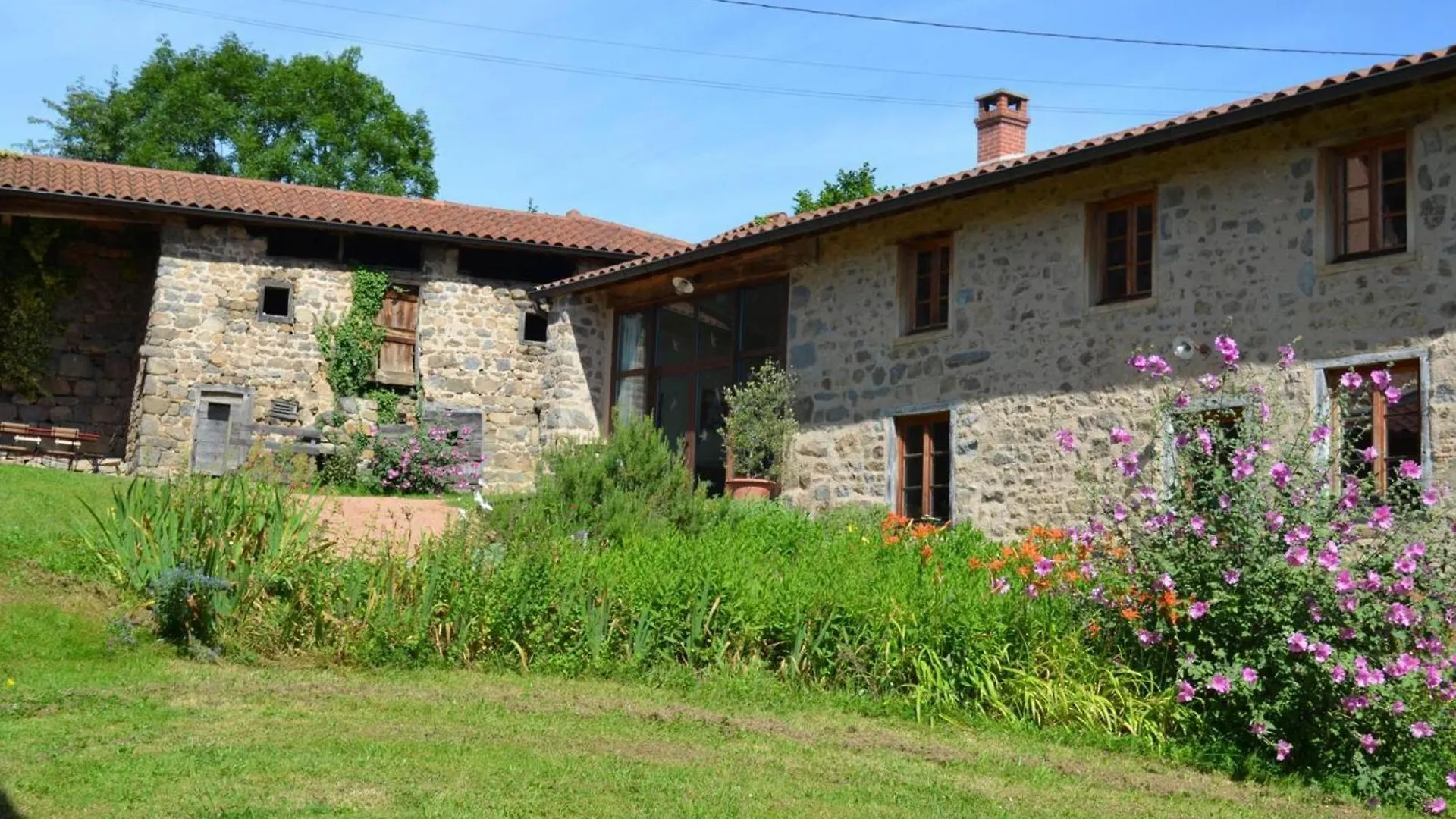 Holiday home Gite De Charme Avec Spa, Sauna Et Jardin Pour 12 Personnes - Fr-1-496-54 Saint-Just-la-Pendue