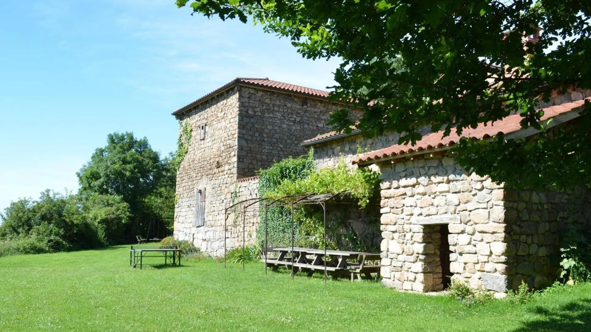 Holiday home Gite De Charme Avec Spa, Sauna Et Jardin Pour 12 Personnes - Fr-1-496-54 Saint-Just-la-Pendue